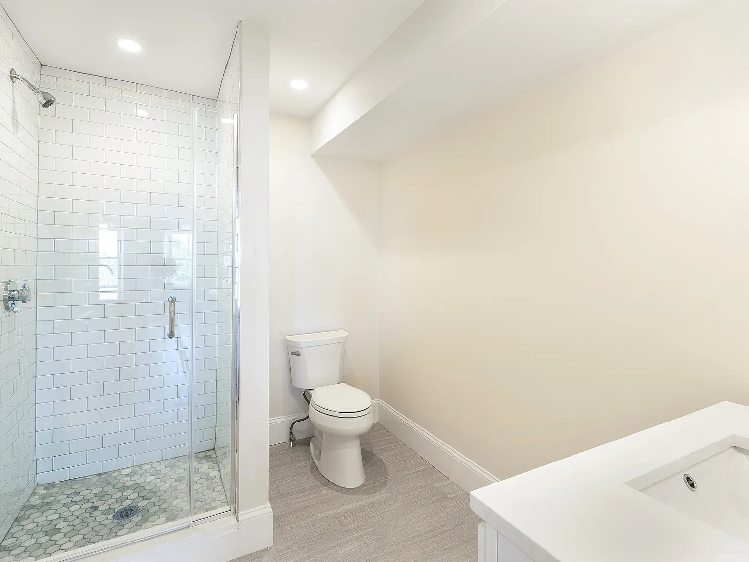 5 bed, 1786 sqft, $8,250 — Photo 3