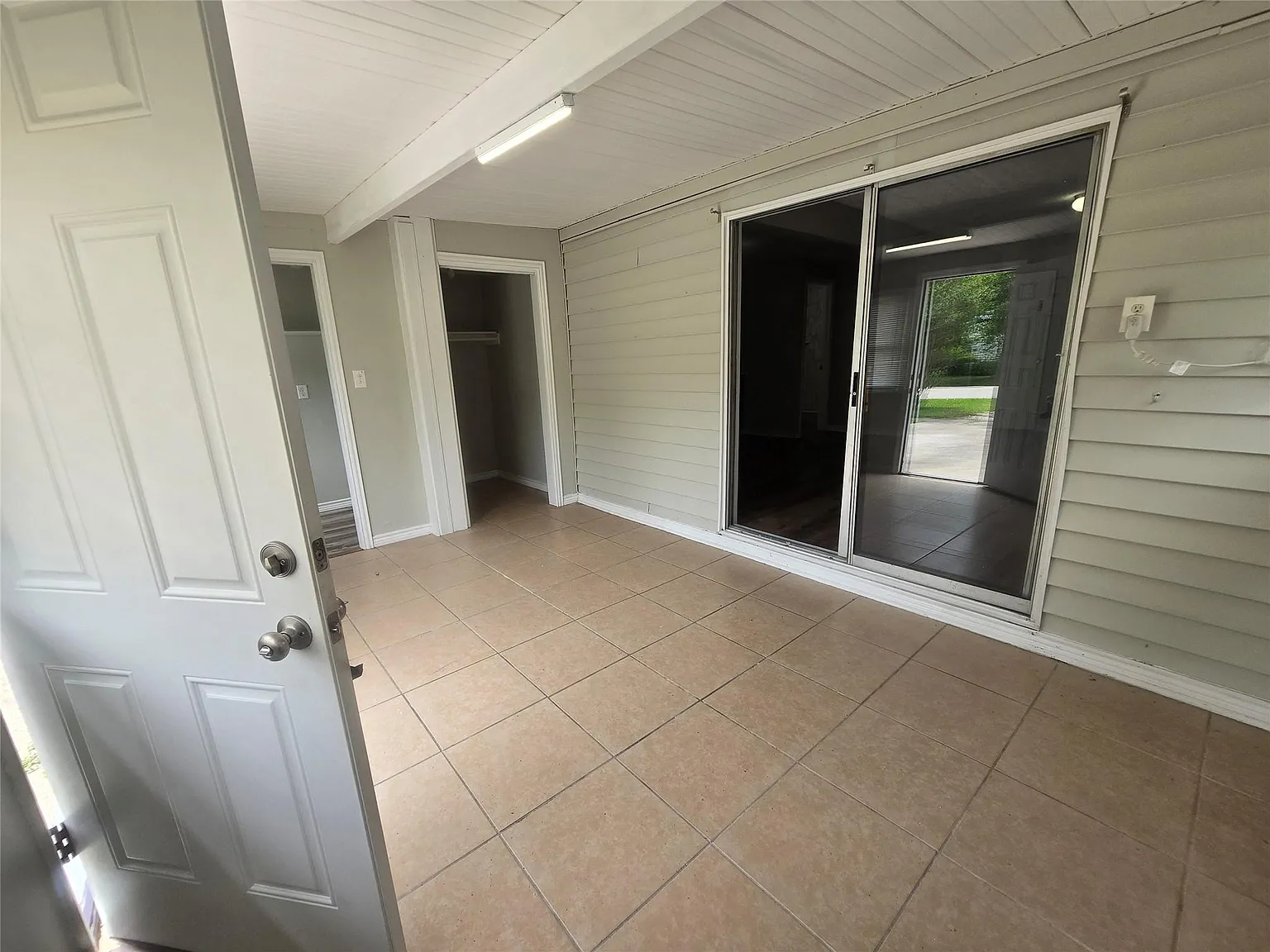 1 bed, 1.0 bath, 700 sqft, $850 — Photo 3