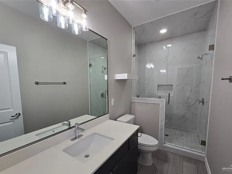 1420 S Xanthia St #6 — Photo 8