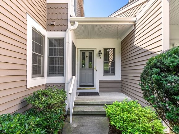 4th image of 7 Dorset Ln