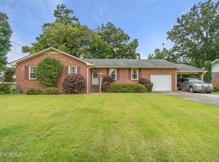 1613 Crescent Dr, Elizabeth City, NC 27909