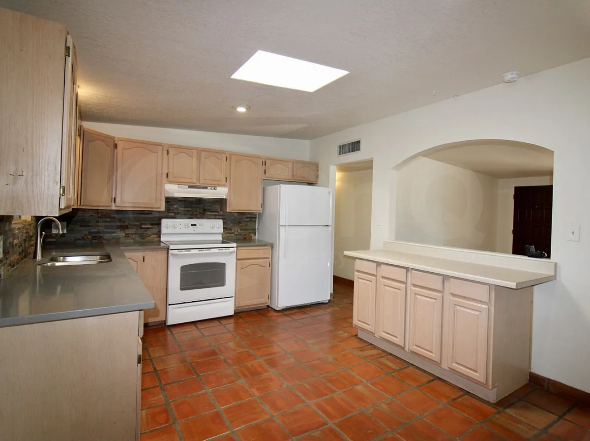 3 bed, 2.0 bath, 1753 sqft, $1,895 — Photo 4