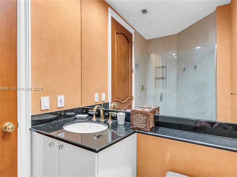 791 Crandon Blvd #Penthouse 04 — Photo 22