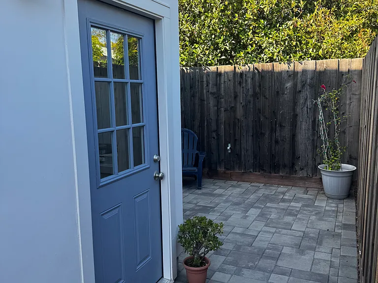 Private Entry/Patio