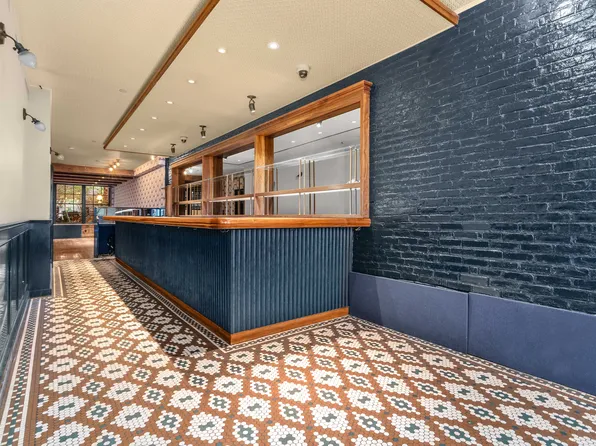 430 Hudson Street image 16 of 34