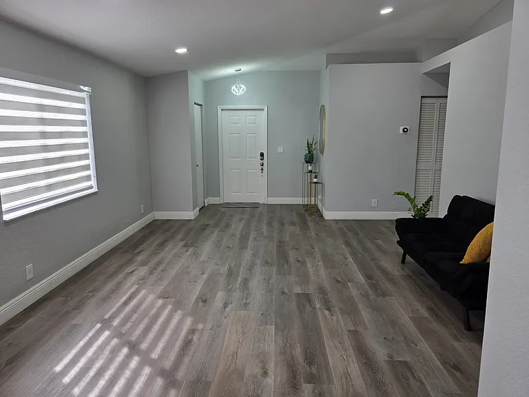 1217 SW 46th Way — Photo 4