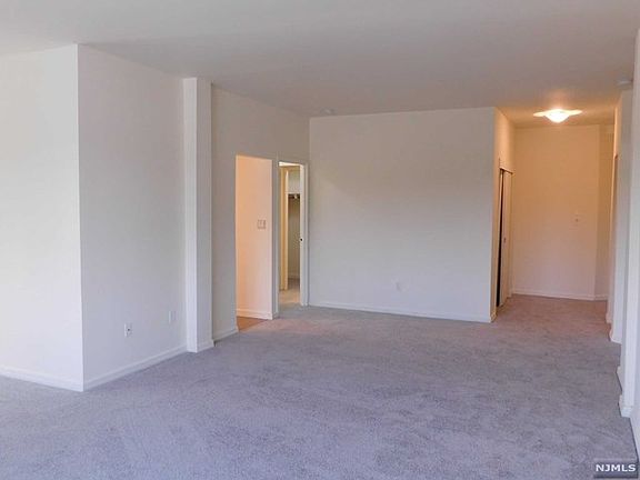 5th image of 825 Palisade Ave #C2