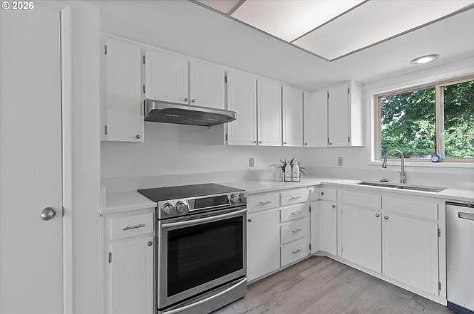 3 bed, 1408 sqft, $2,200 — Photo 3