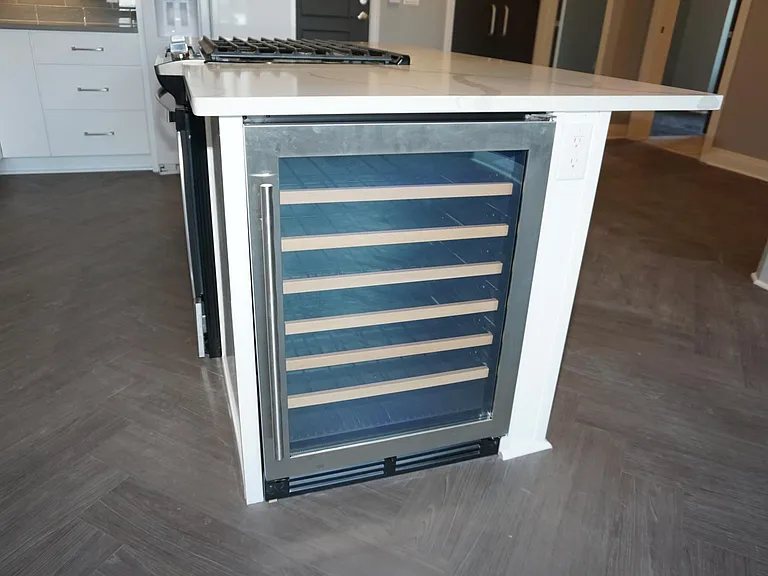 Wine refrigerator