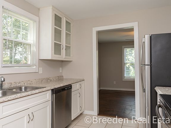 2nd image of 207 Jefferson St