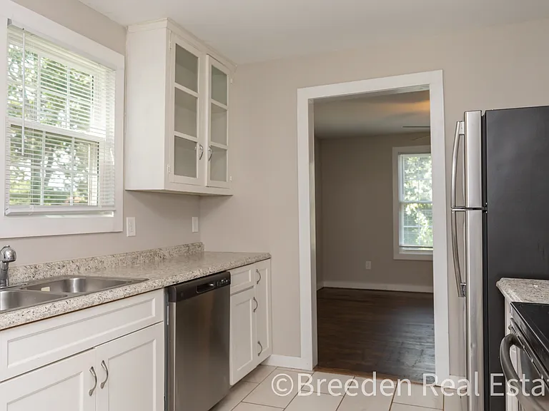 207 Jefferson St — Photo 2