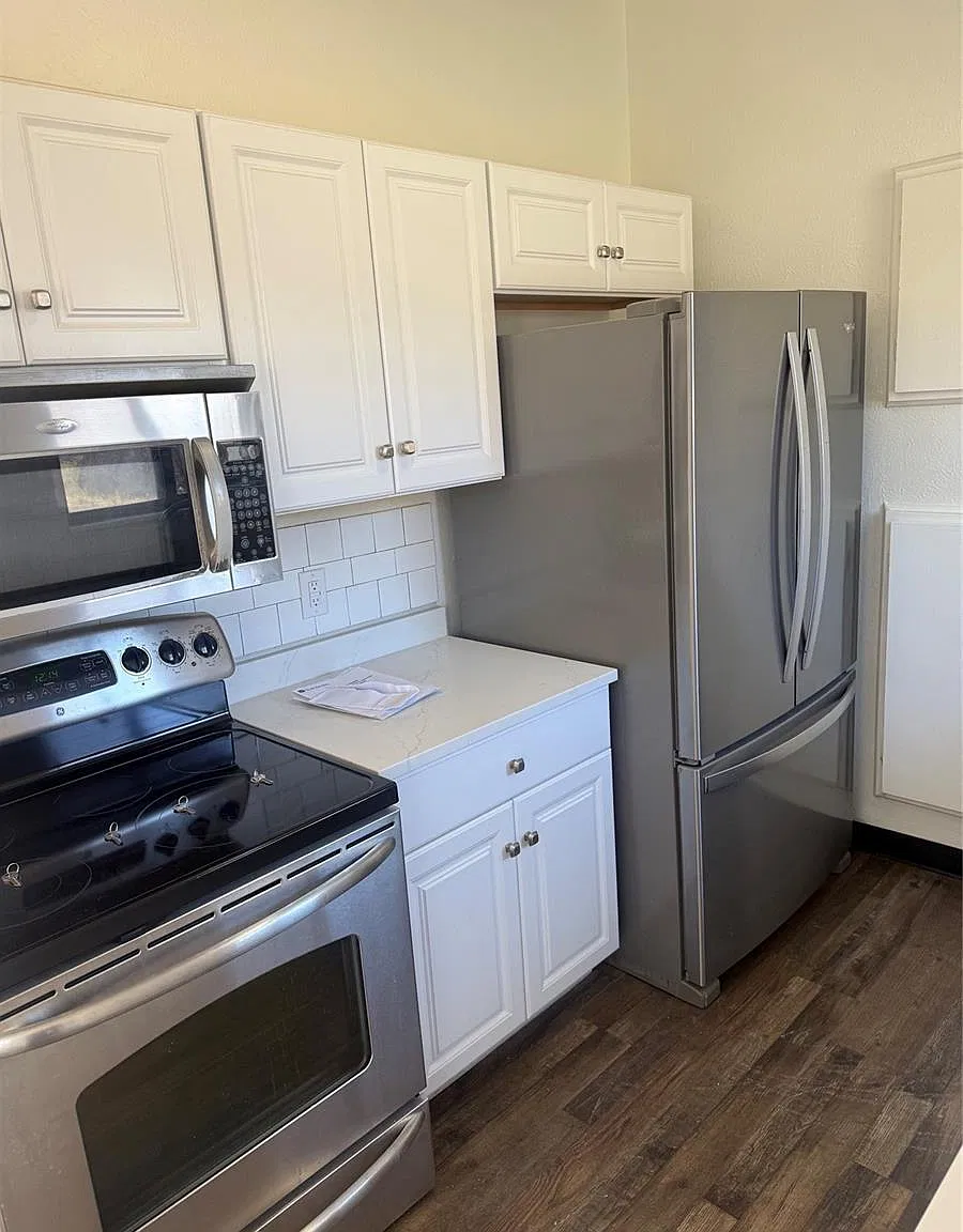 3 bed, 854 sqft, $2,780 — Photo 4