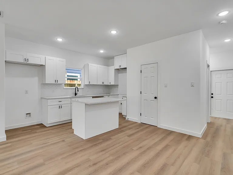 8102 Crestview Dr #B — Photo 16