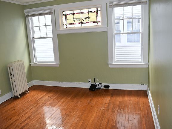 5th image of 224 Ward Pl #1