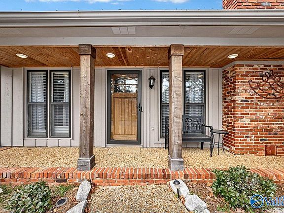 5th image of 914 Way Thru The Woods SW