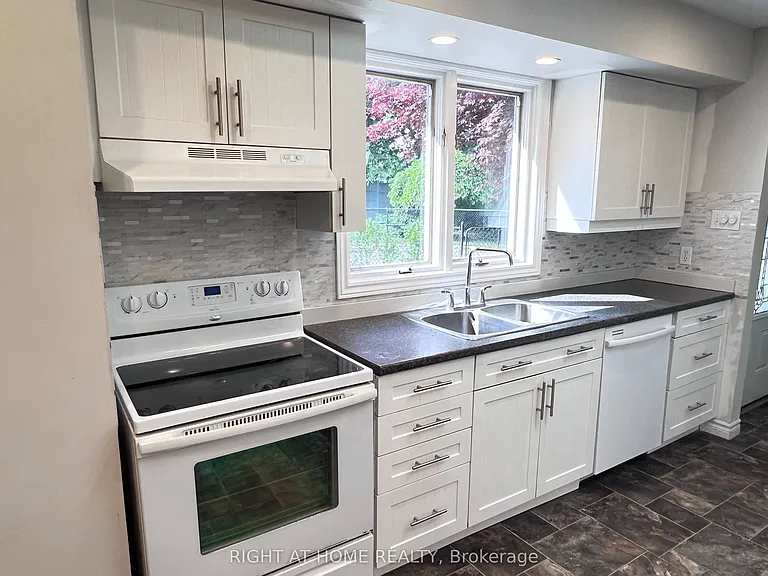 46 Radcliffe Cres — Photo 14