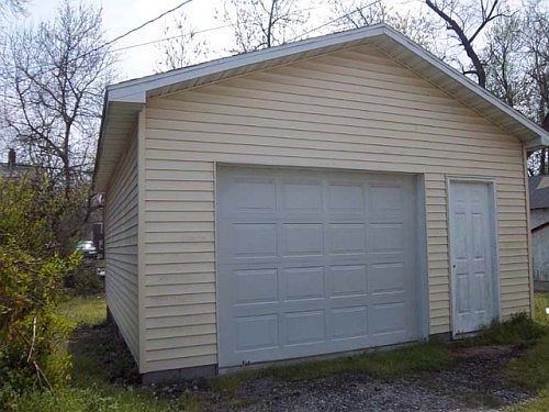 2nd image of 1137 E Gum St