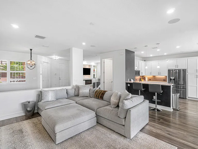 8300 Calabria Lakes Dr — Photo 14