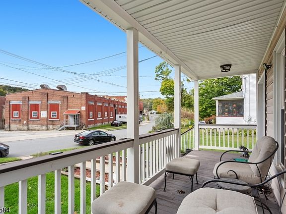 4th image of 39 Clinton St