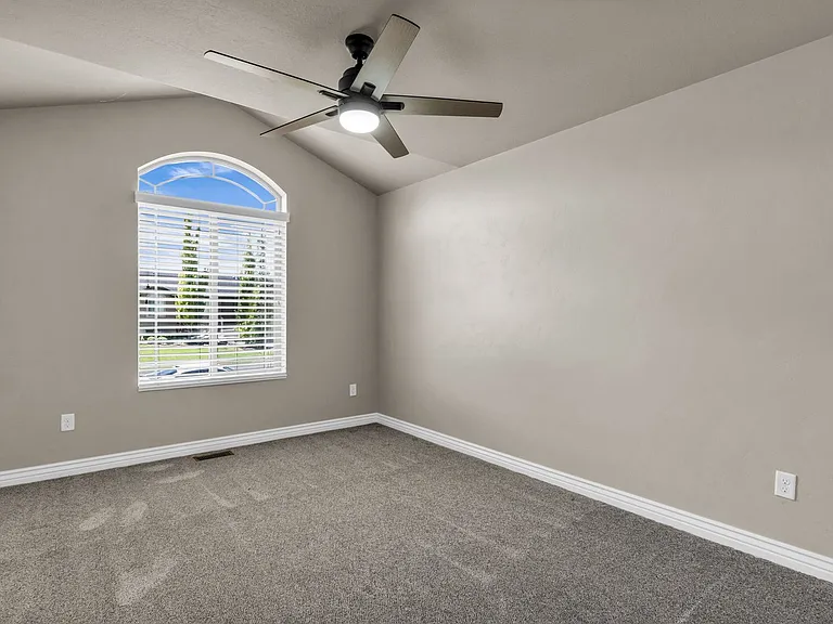 1377 S 4300 W — Photo 13