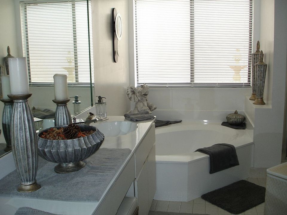 Master Bath Room 