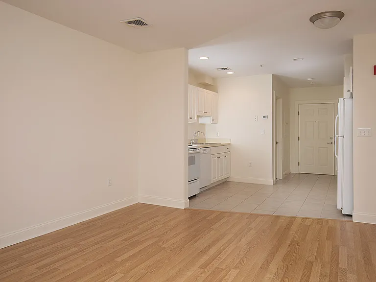 Studio Available June 20th