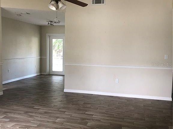 3rd image of 1075 Deer Hollow Way