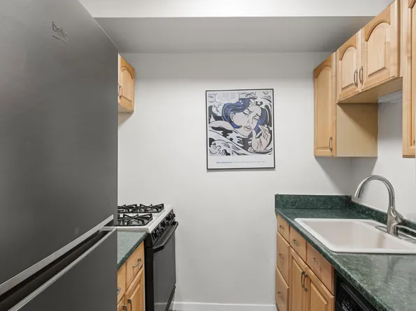 345 West 58th Street image 8 of 19