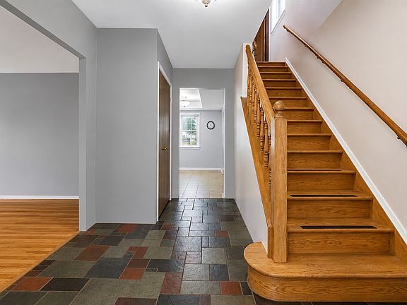 2nd image of 32229 Cambridge Dr