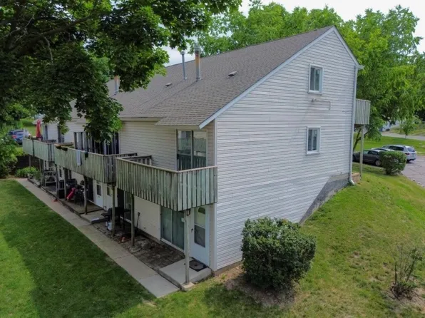 89 Maude Ave, Fox Lake, IL 60020
