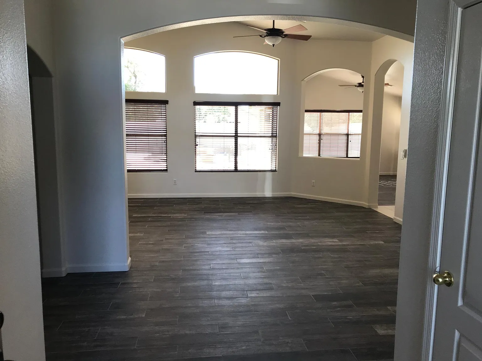 4 bed, 1960 sqft, $2,550 — Photo 3