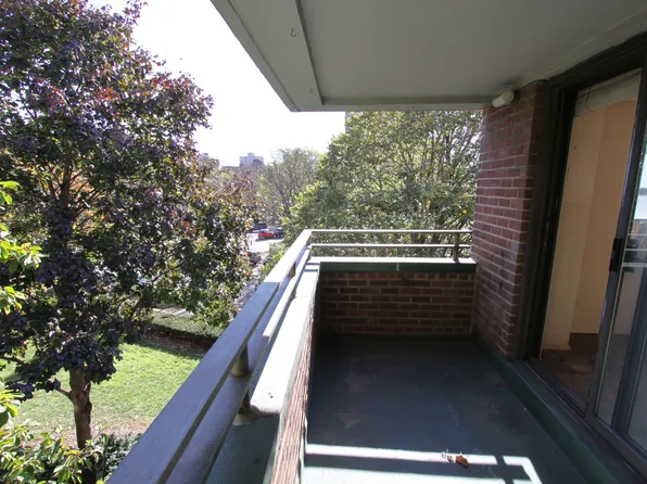 264 East Broadway image 7 of 17