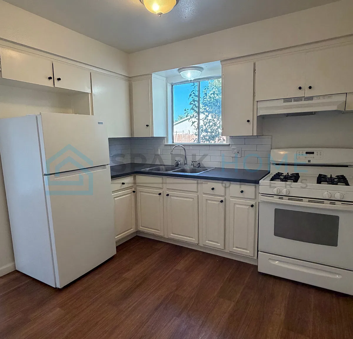 1902 Sheridan St — Photo 2