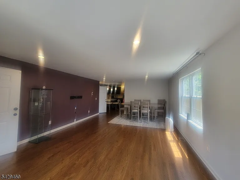 212 N Walnut St — Photo 4