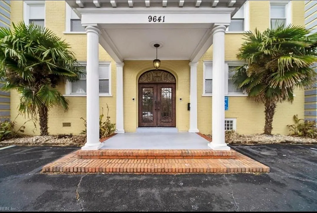 9641 Norfolk Ave — Photo 2