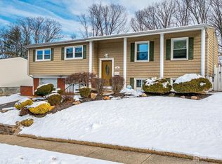 16 Peake Rd, Edison, NJ 08837