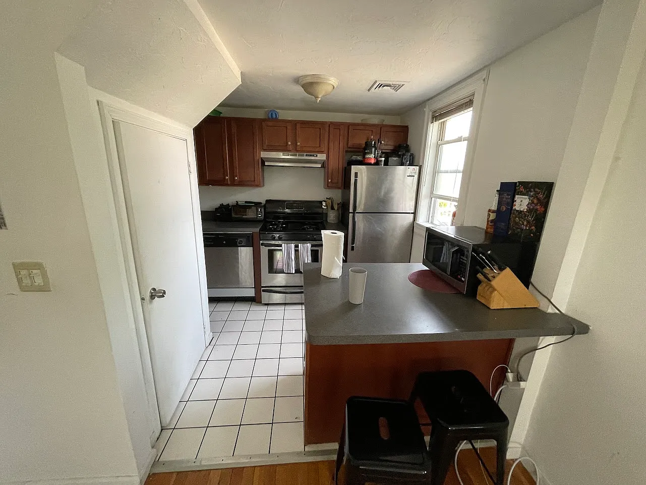 3 bed, 9999 sqft, $3,700 — Photo 1