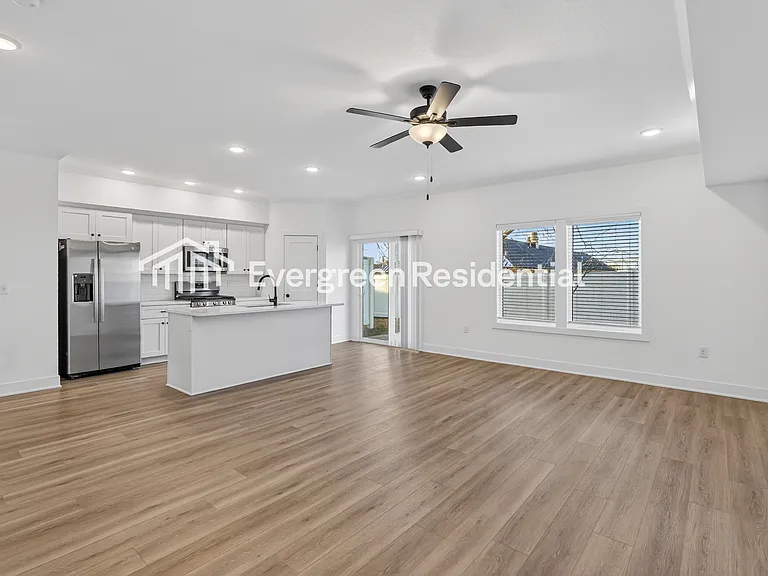 Barryview Townhomes — Photo 49