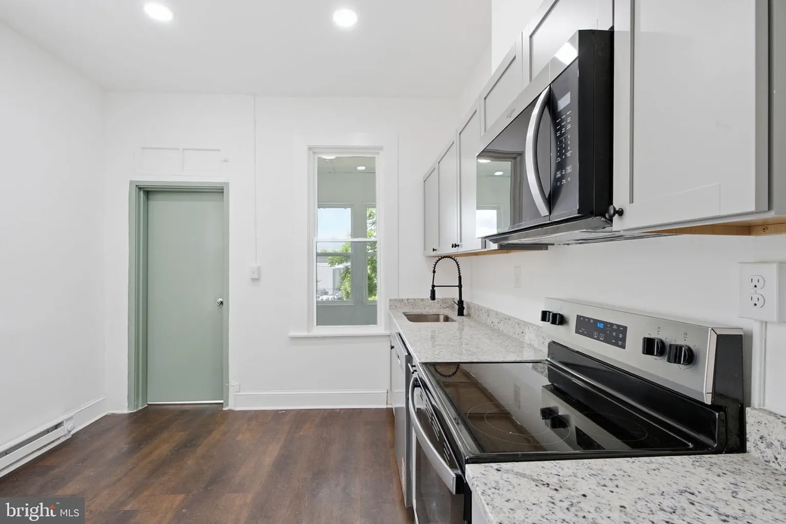 1 bed, 850 sqft, $1,400 — Photo 4