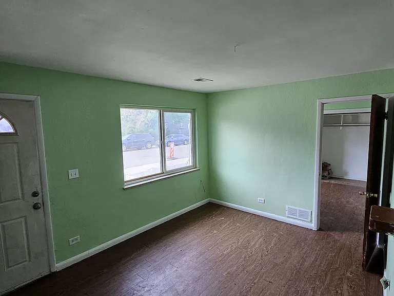 335 W Yale Ave — Photo 3
