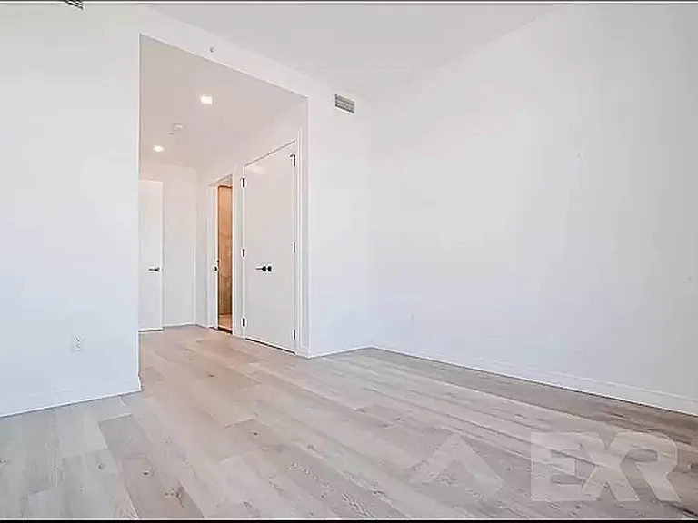 957 Atlantic Ave #608 — Photo 5