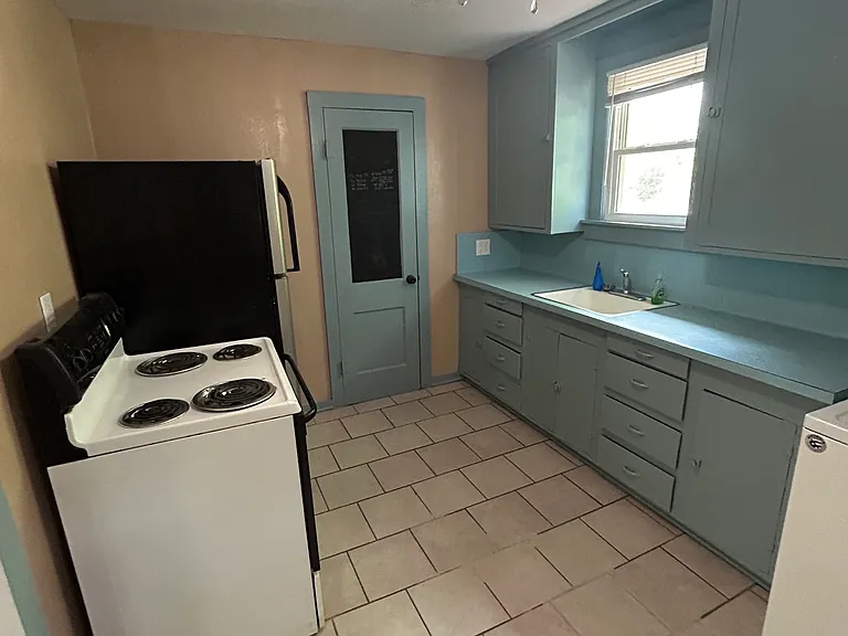 318 E South St #B — Photo 4