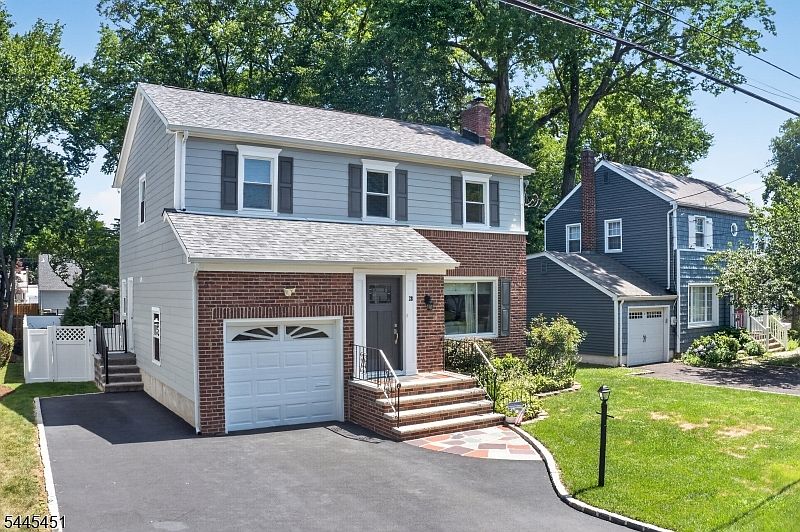 1st image of 28 Kew Dr