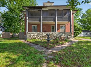 612 W Cherry St, Nevada, MO 64772