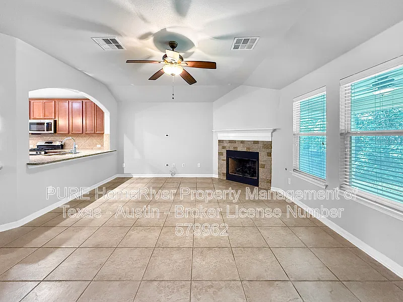4 bed, 2.0 bath, 2006 sqft, $2,150 — Photo 3