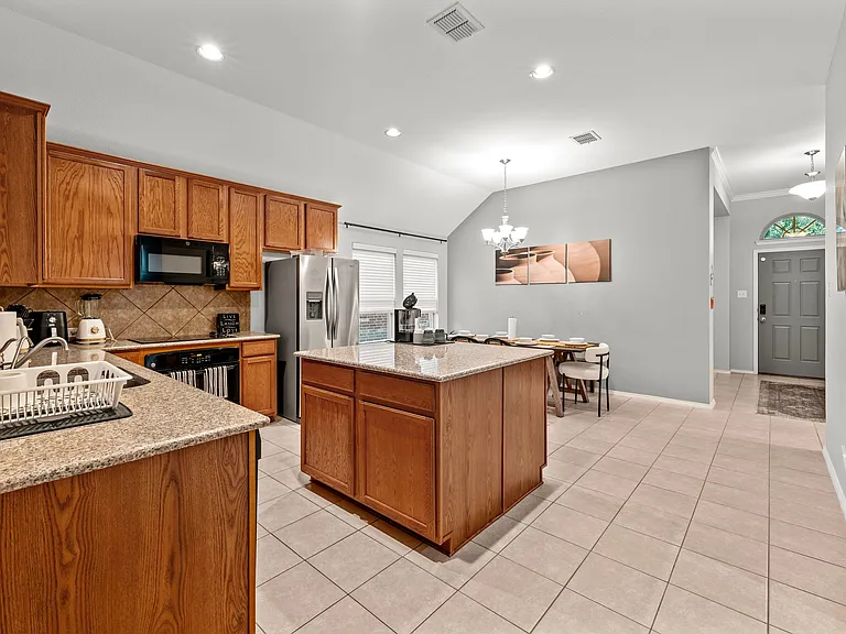 9412 Caliente Dr — Photo 40