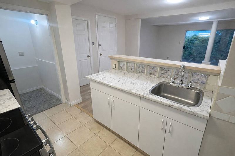 Vancouver Apartment for rent - 0 Bedrooms — photo 10