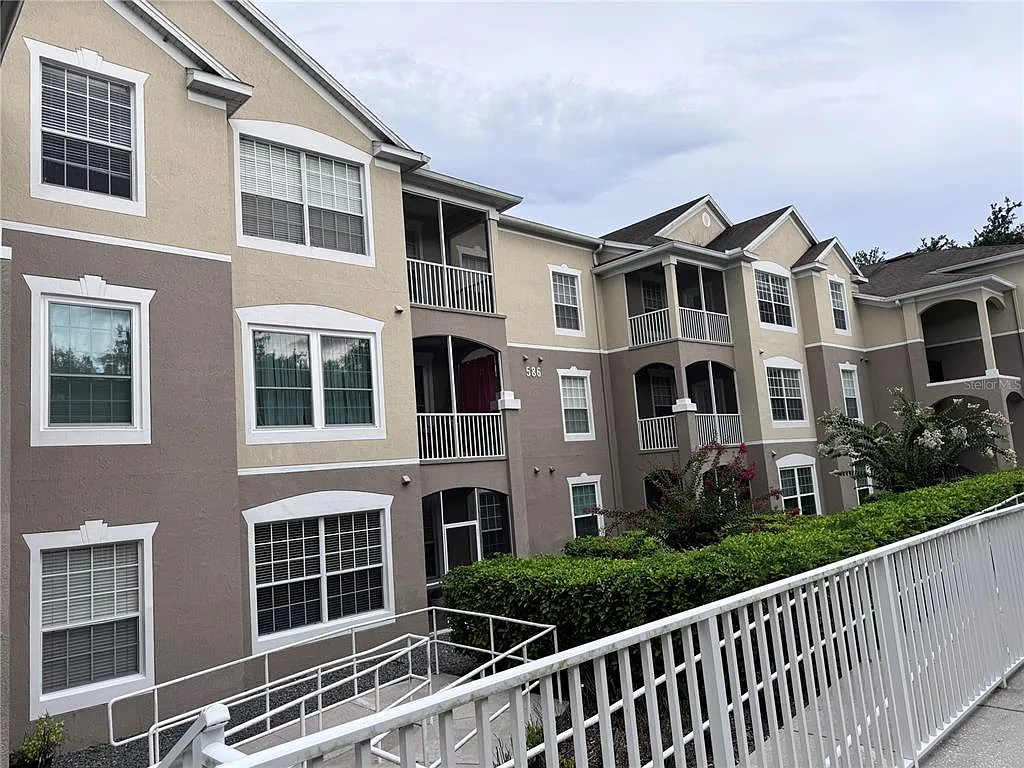 3 bed, 2.0 bath, 1411 sqft, $1,850 — Photo 3