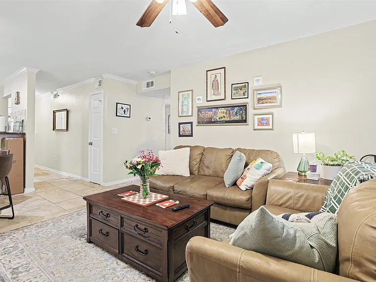 501 W 26th St #210 — Photo 4