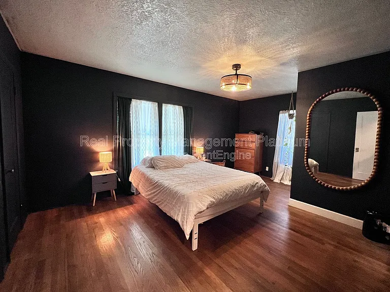 2727 E Michigan Ave — Photo 5